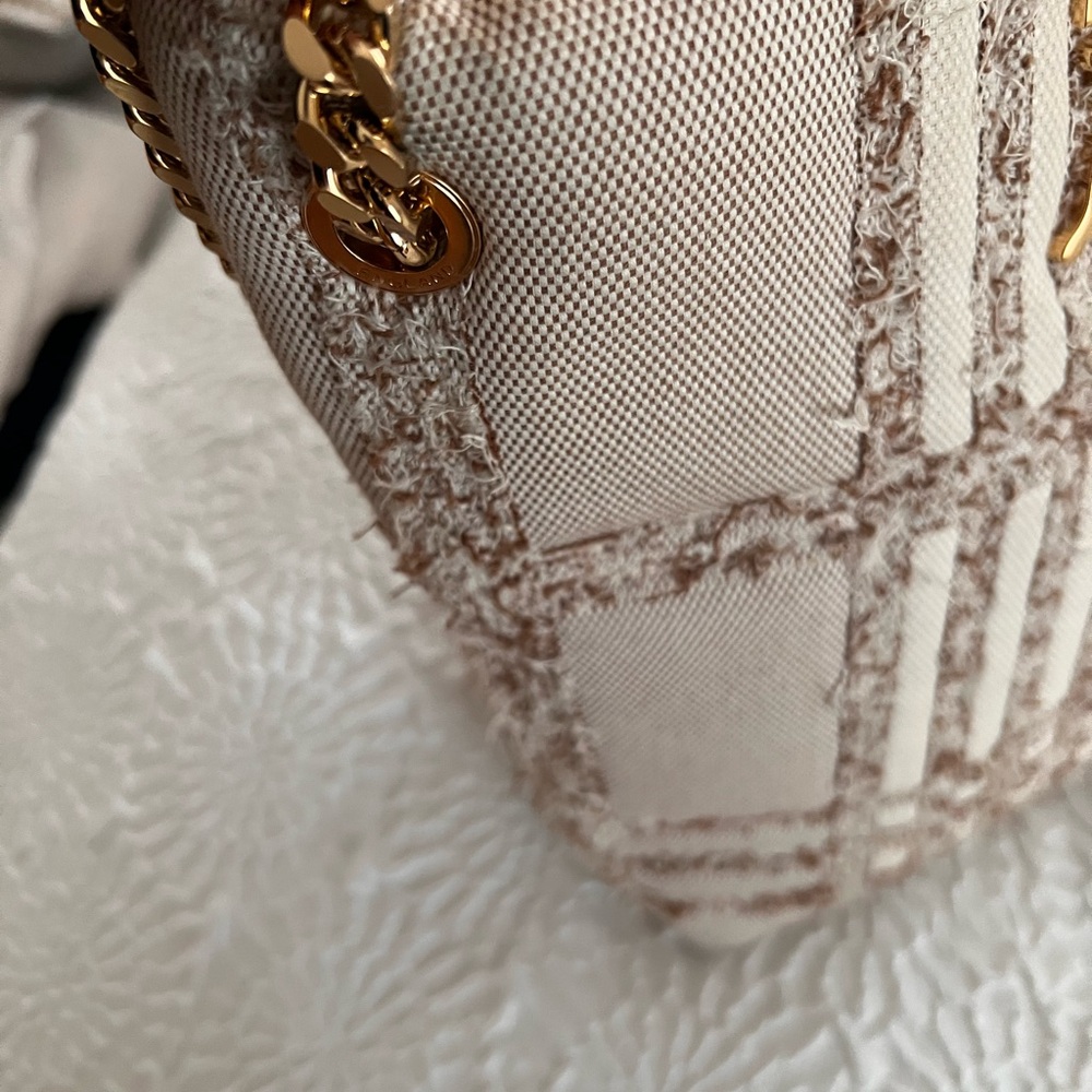 Authentic BURBERRY Shoulder Bag - Picture 7 of 16